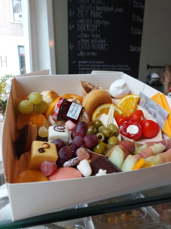 20210911_095512 De High Tea box