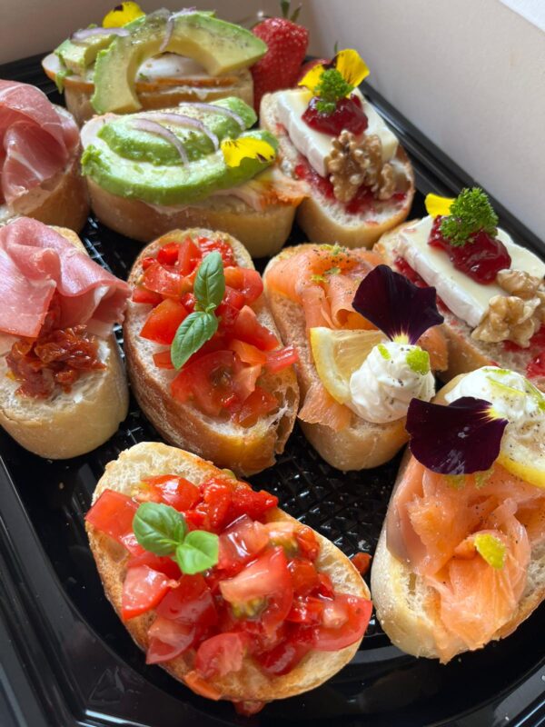 Bruschetta mix plank ( knoflook, peterselie toast)